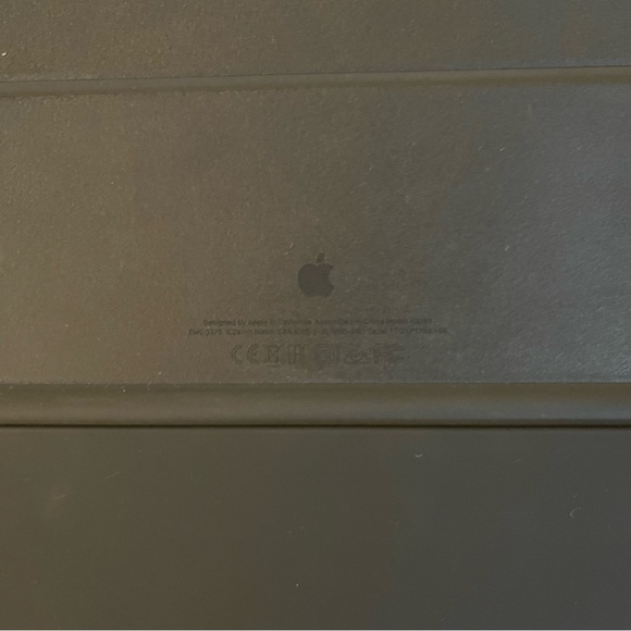 Apple Smart Keyboard. - Picture 2 of 3